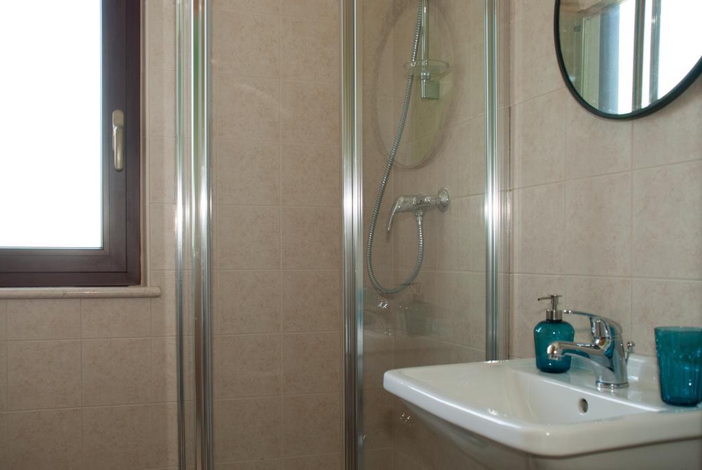 Casa Delfico Ristoro In Famiglia Guest House Teramo Room photo