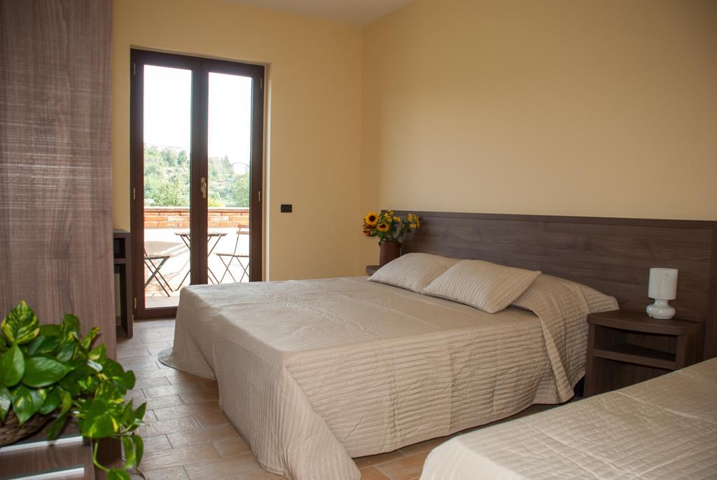 Casa Delfico Ristoro In Famiglia Guest House Teramo Room photo